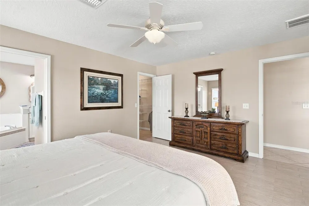 3716 BAYSHORE CIRCLE Tavares, FL 32778