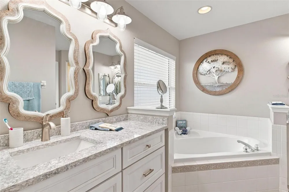 3716 BAYSHORE CIRCLE Tavares, FL 32778