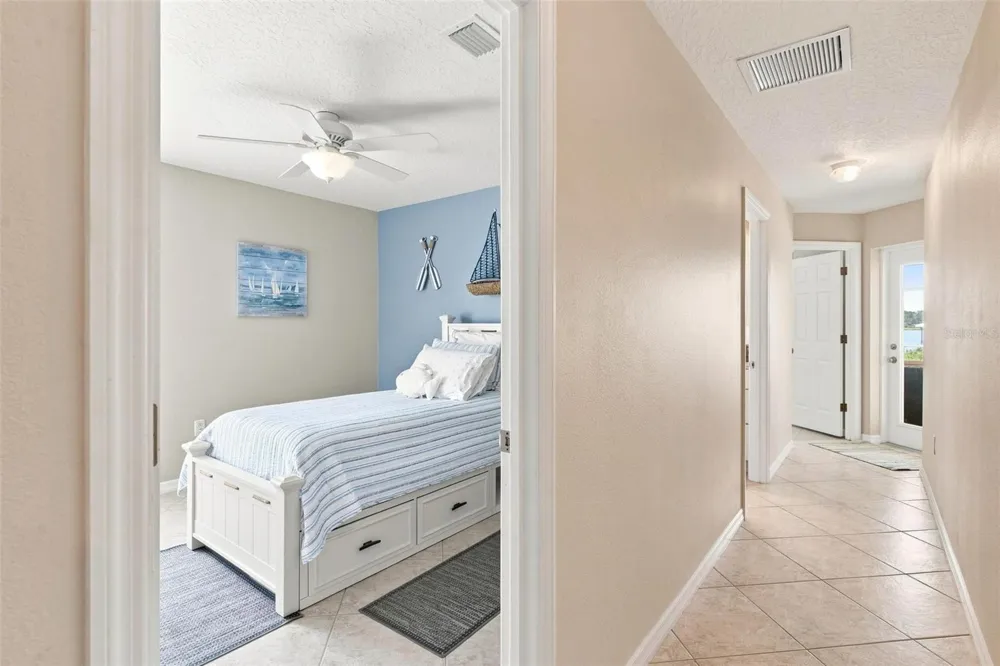 3716 BAYSHORE CIRCLE Tavares, FL 32778