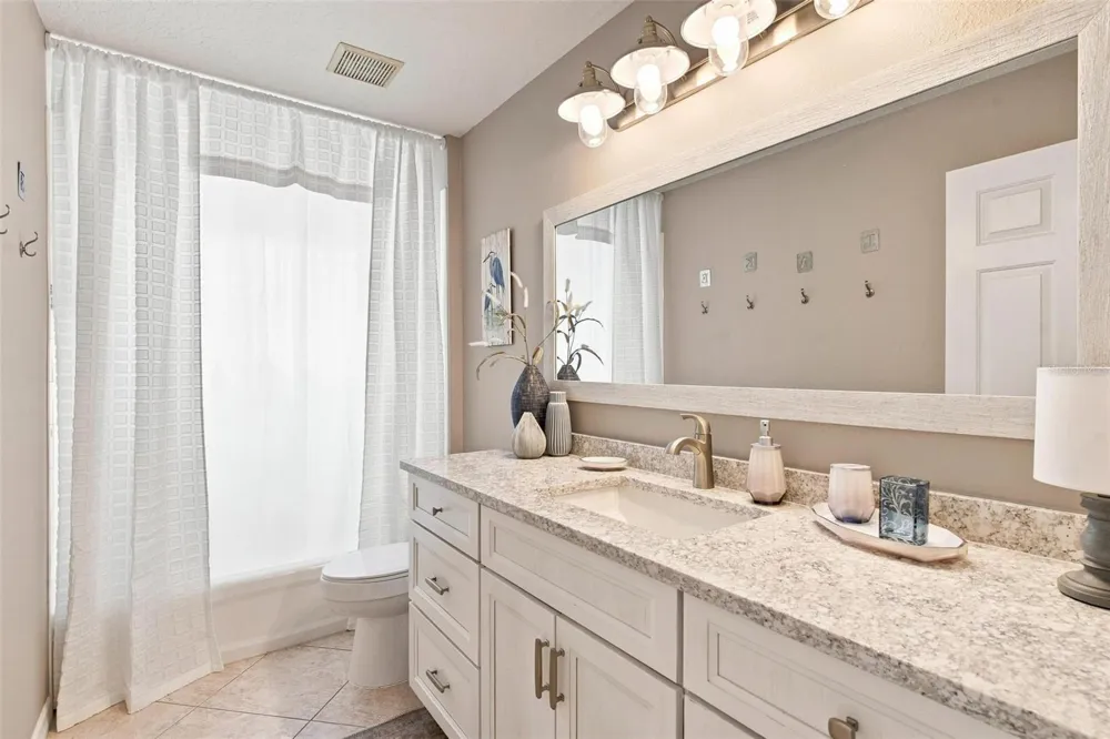 3716 BAYSHORE CIRCLE Tavares, FL 32778