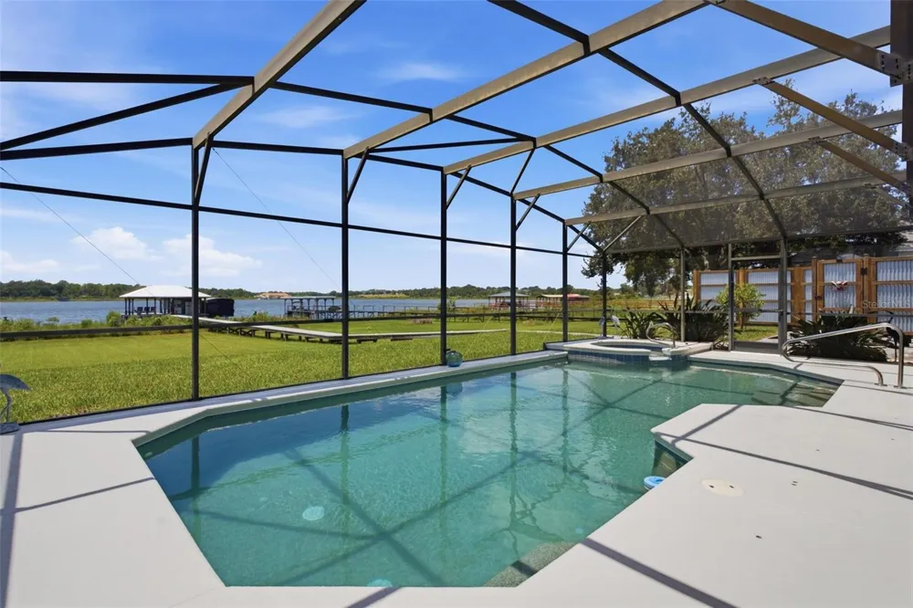 3716 BAYSHORE CIRCLE Tavares, FL 32778