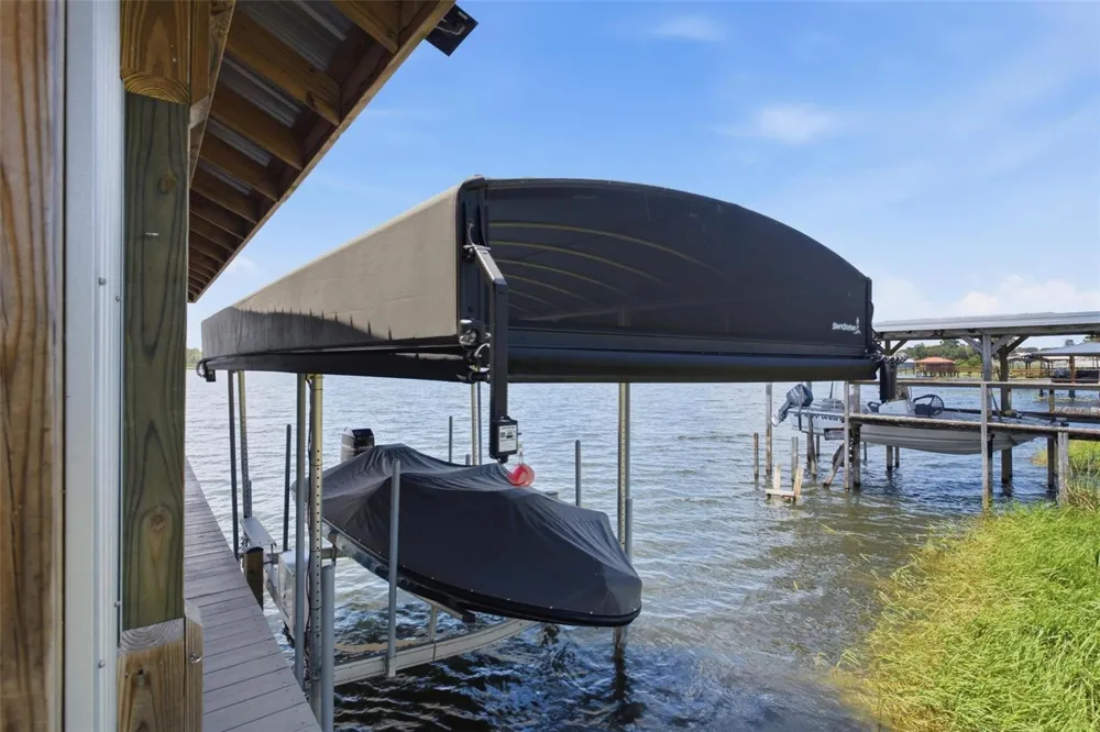 3716 BAYSHORE CIRCLE Tavares, FL 32778