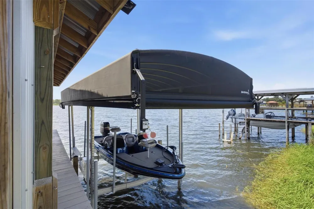 3716 BAYSHORE CIRCLE Tavares, FL 32778