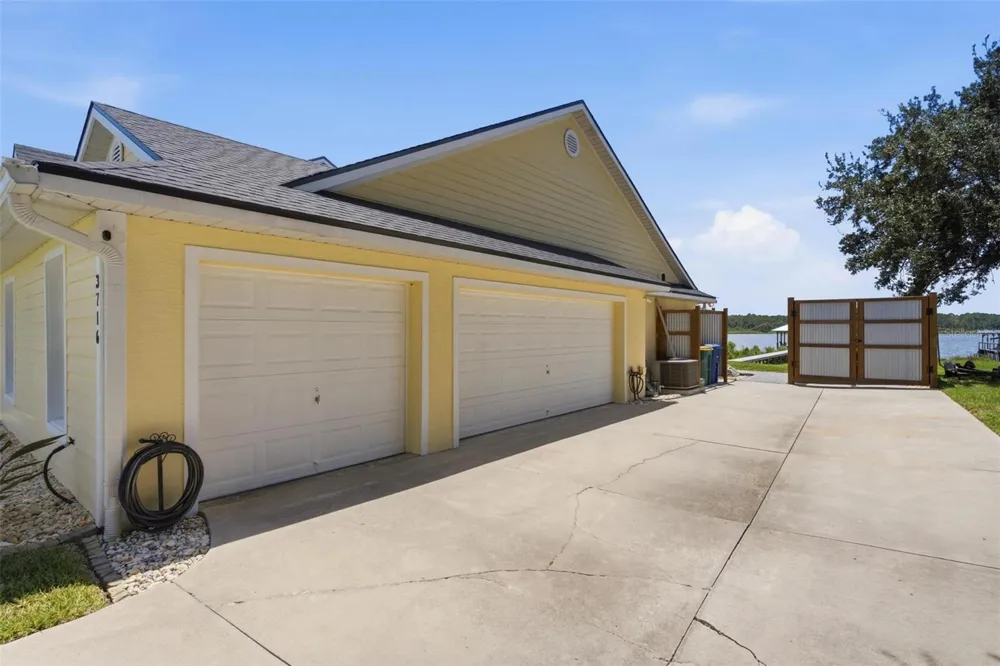 3716 BAYSHORE CIRCLE Tavares, FL 32778