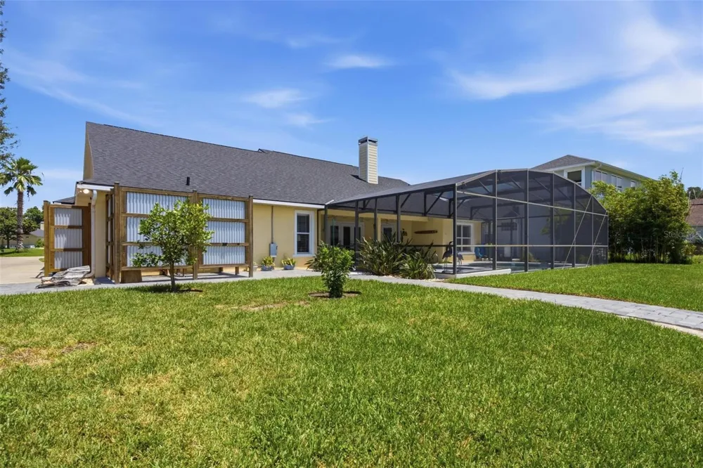 3716 BAYSHORE CIRCLE Tavares, FL 32778