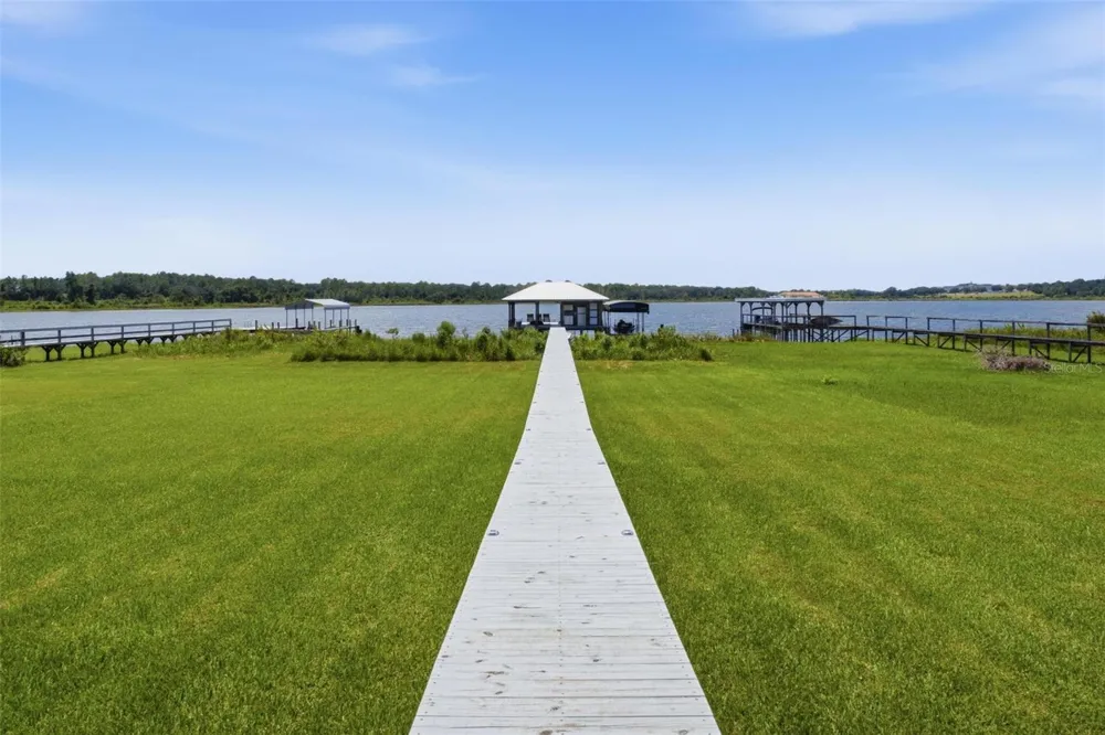 3716 BAYSHORE CIRCLE Tavares, FL 32778