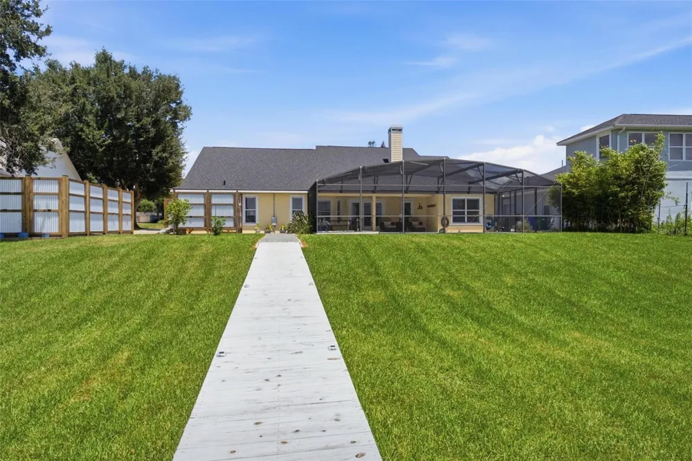 3716 BAYSHORE CIRCLE Tavares, FL 32778