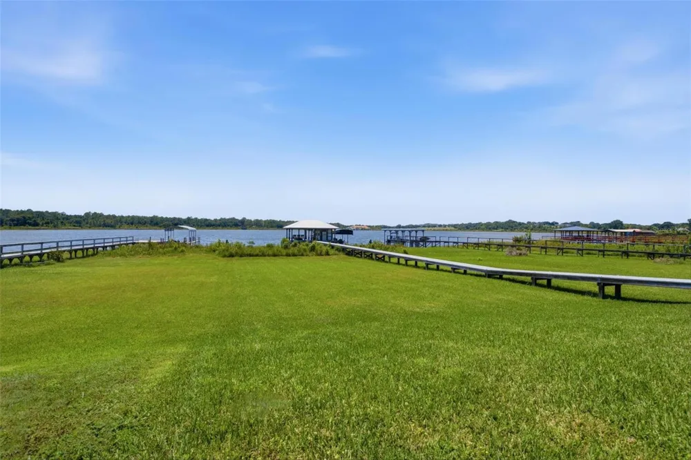3716 BAYSHORE CIRCLE Tavares, FL 32778