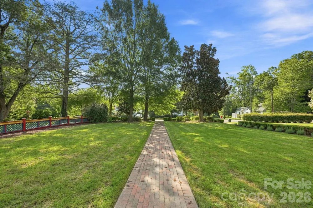 559 Main Street Davidson, NC 28036