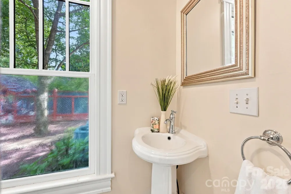 559 Main Street Davidson, NC 28036