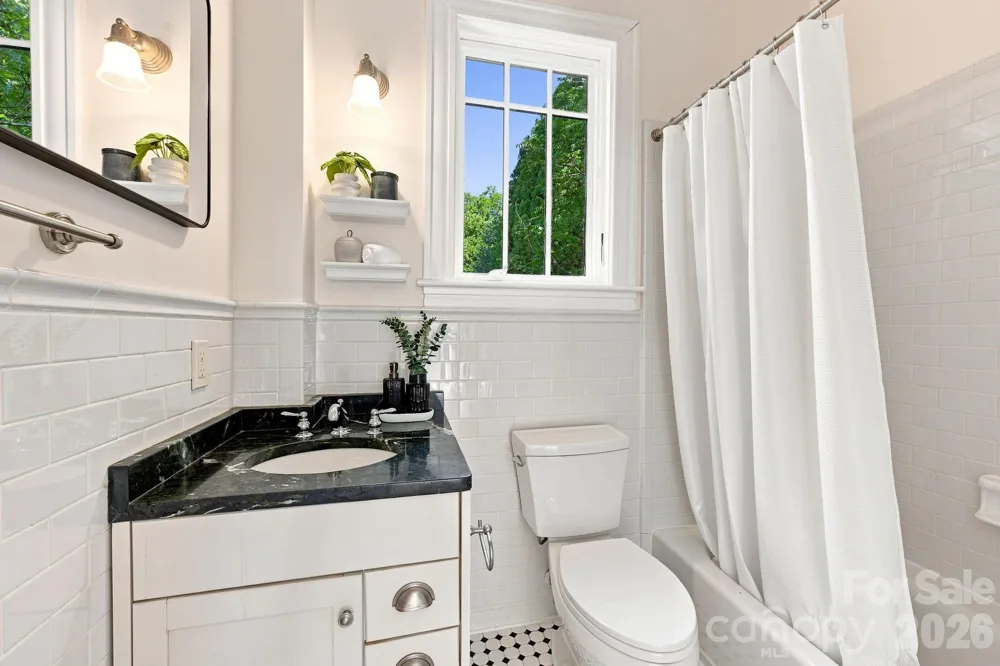 559 Main Street Davidson, NC 28036
