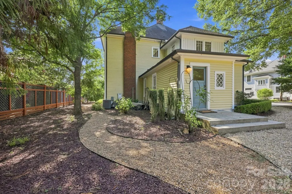559 Main Street Davidson, NC 28036