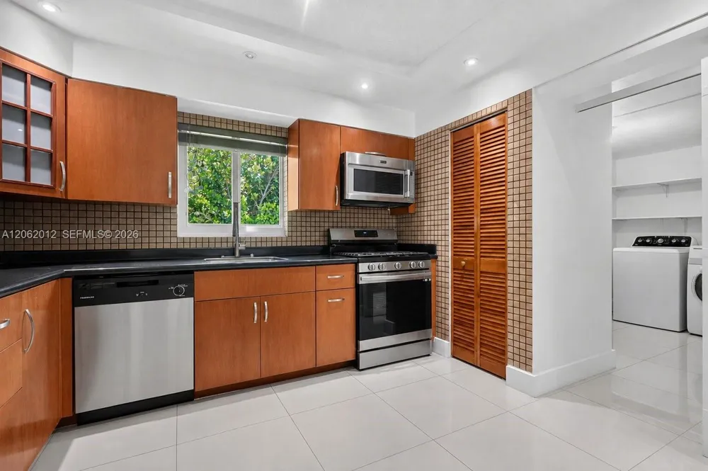 17200 NE 15th Ave North Miami Beach, FL 33162