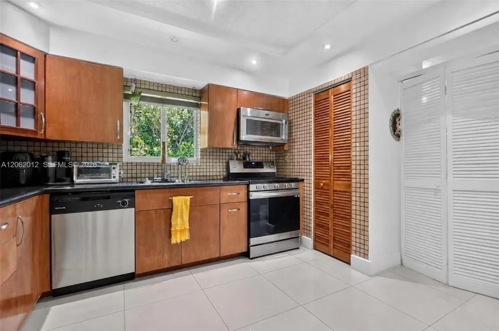 17200 NE 15th Ave North Miami Beach, FL 33162