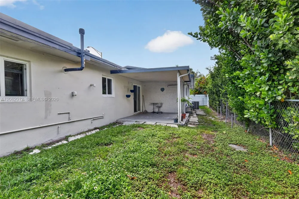 17200 NE 15th Ave North Miami Beach, FL 33162