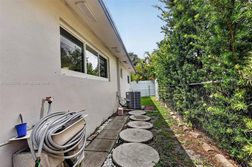 17200 NE 15th Ave North Miami Beach, FL 33162