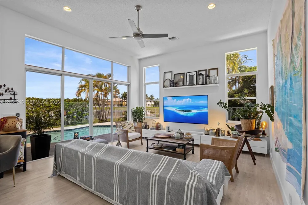 4015 Crossbill Ln Weston, FL 33331