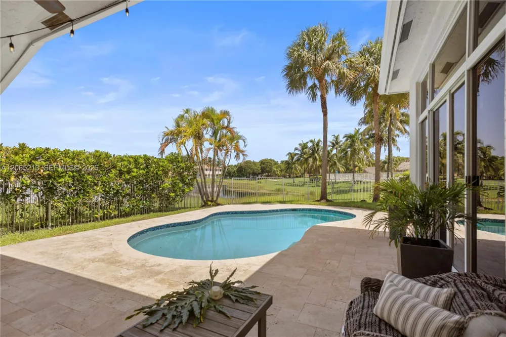 4015 Crossbill Ln Weston, FL 33331