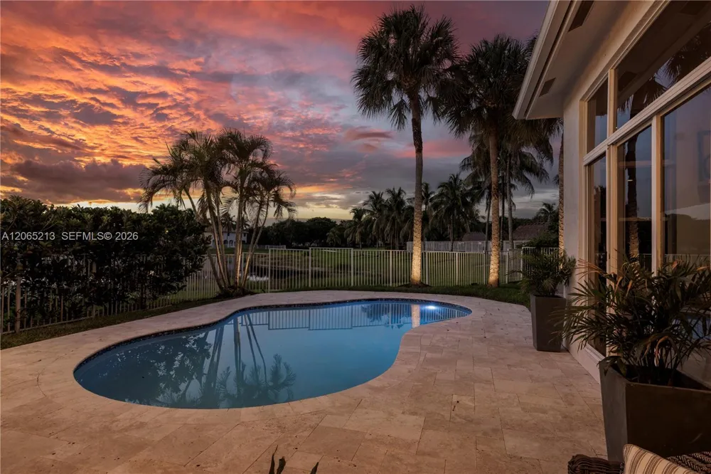 4015 Crossbill Ln Weston, FL 33331