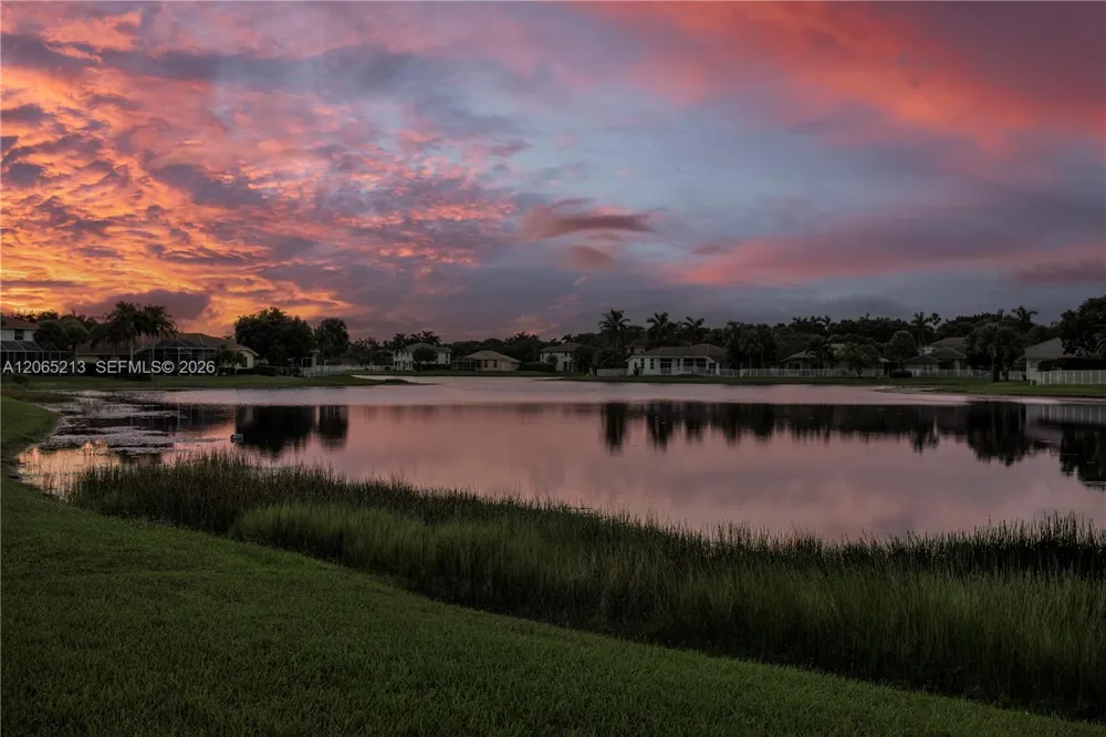 4015 Crossbill Ln Weston, FL 33331