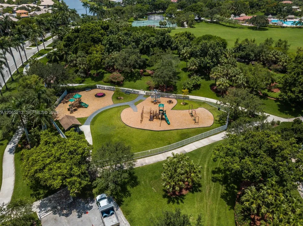 4015 Crossbill Ln Weston, FL 33331