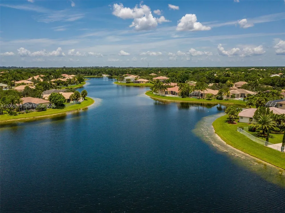 4015 Crossbill Ln Weston, FL 33331