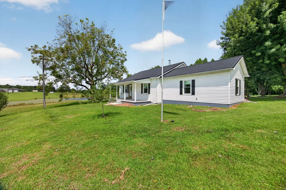1561 Old Bon Air Rd Sparta, TN 38583