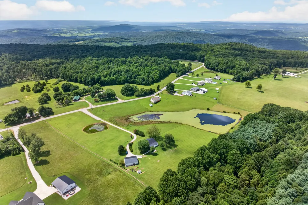 1561 Old Bon Air Rd Sparta, TN 38583
