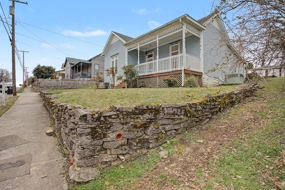 407 W 12th St Columbia, TN 38401