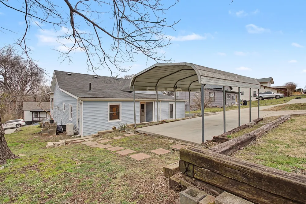 407 W 12th St Columbia, TN 38401