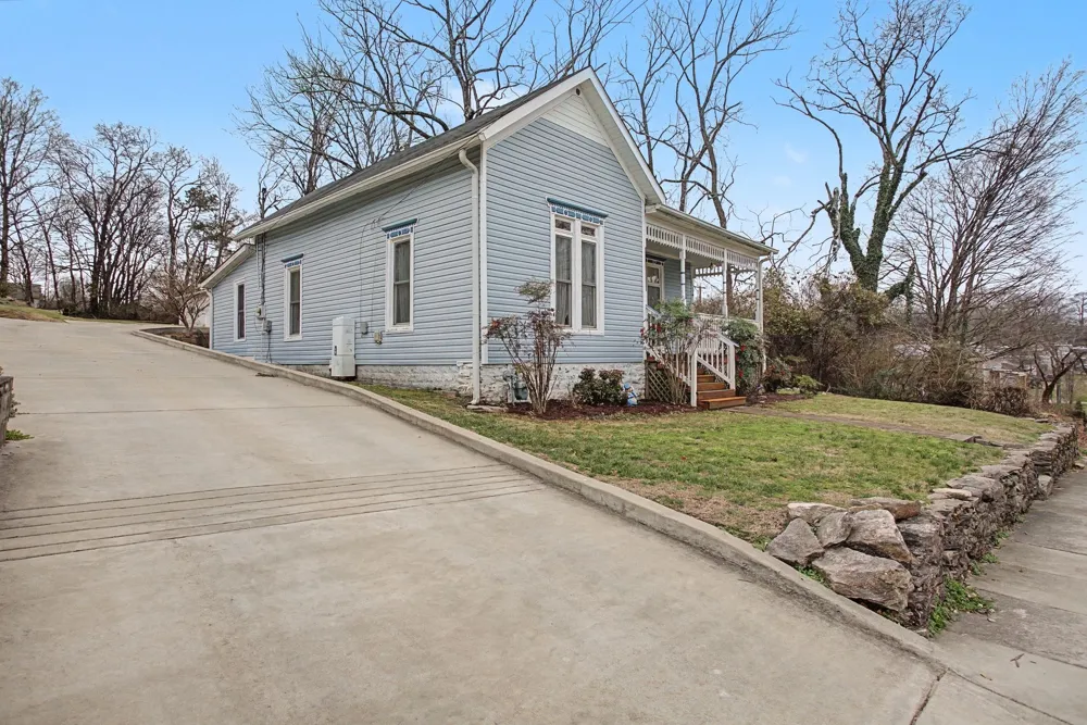 407 W 12th St Columbia, TN 38401