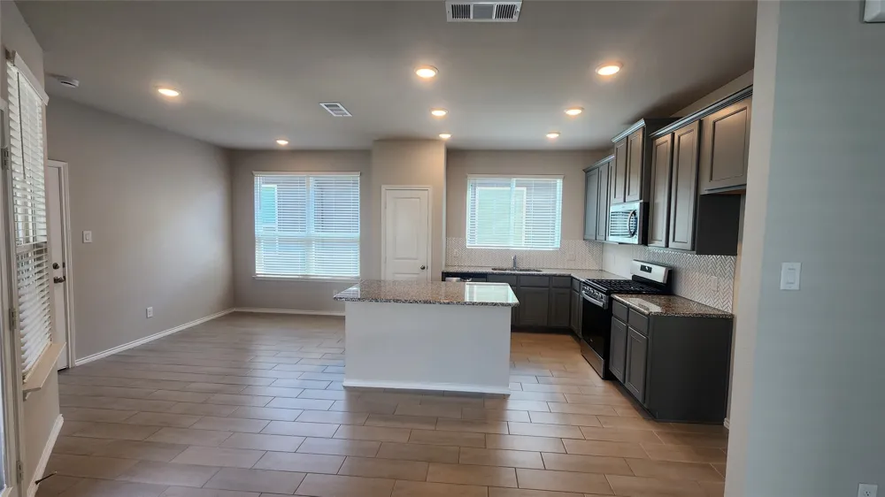 7041 Helena Hill Royse City, TX 75189