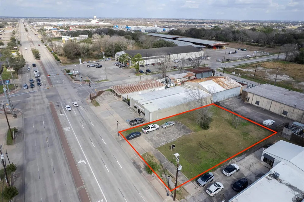 2107 Main Street Pearland, TX 77581