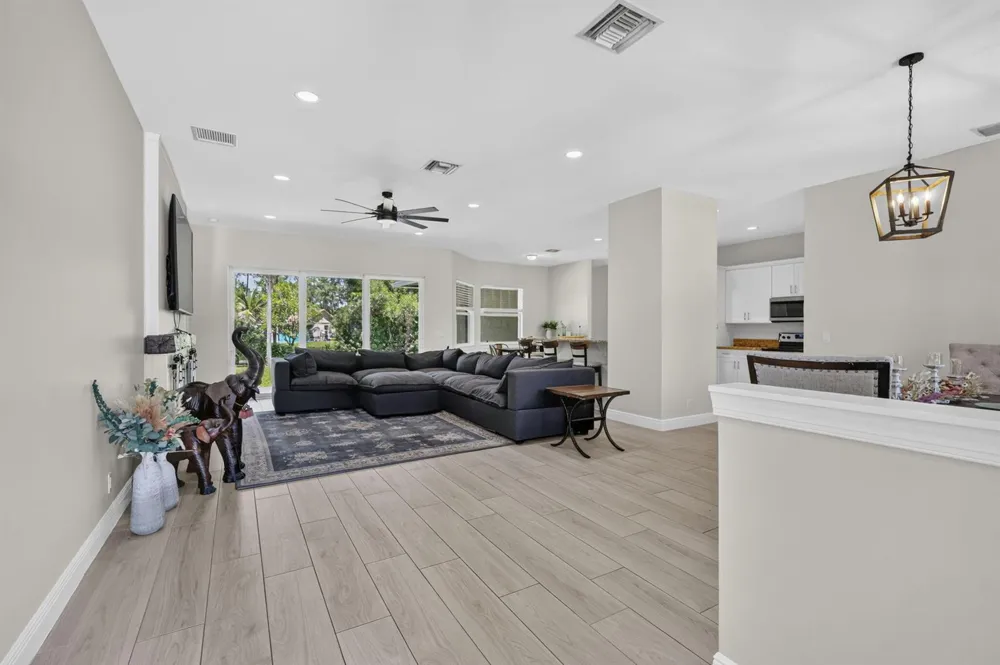 17519 Tangerine Boulevard Loxahatchee, FL 33470