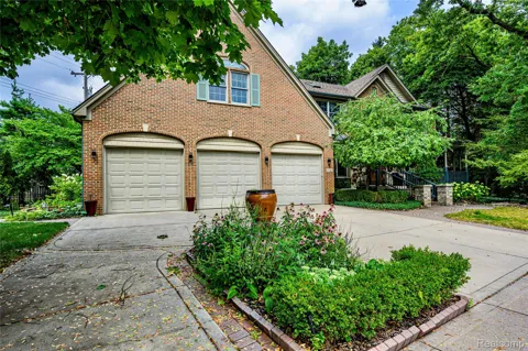 1528 Lawndale Drive
