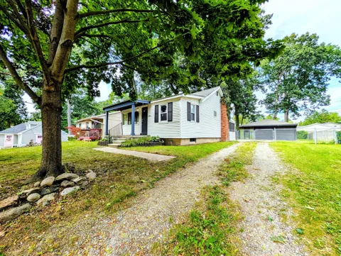 3918 Mapleleaf Road