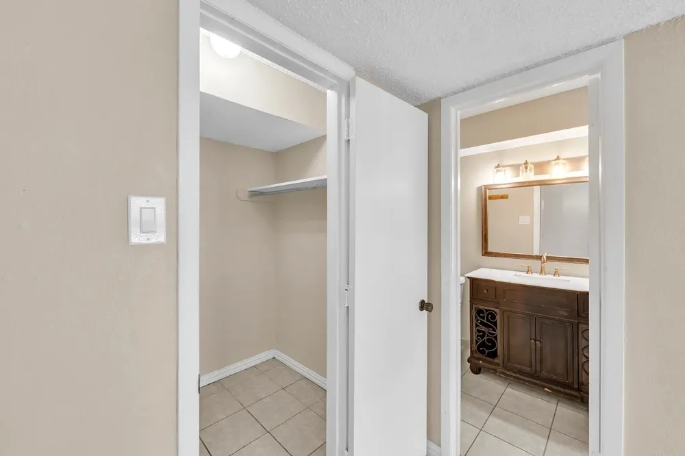 3024 Tudor Lane Irving, TX 75060