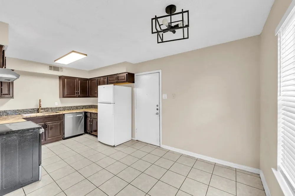 3024 Tudor Lane Irving, TX 75060