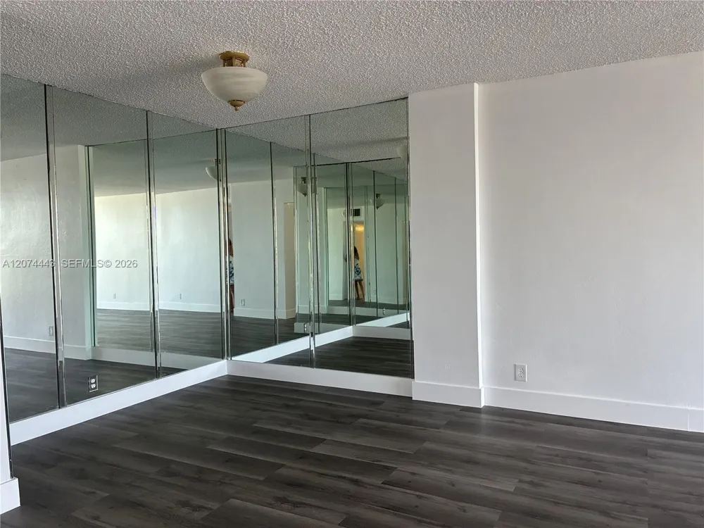2450 NE 135th St #209 North Miami, FL 33181