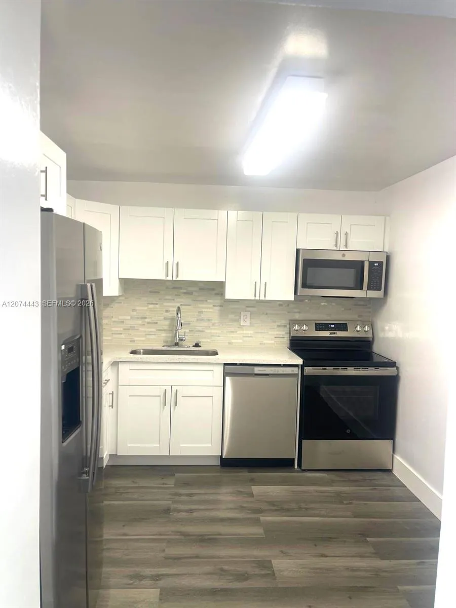 2450 NE 135th St #209 North Miami, FL 33181