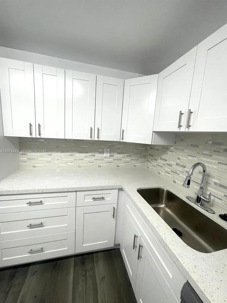 2450 NE 135th St #209 North Miami, FL 33181