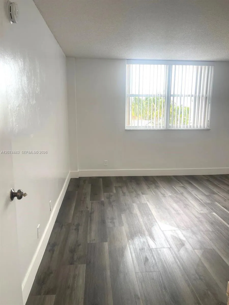2450 NE 135th St #209 North Miami, FL 33181