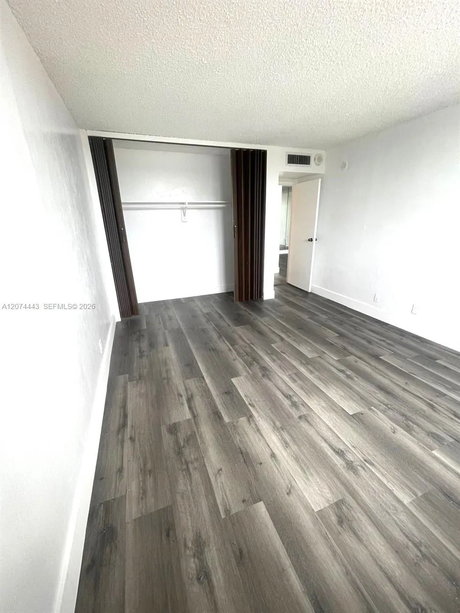 2450 NE 135th St #209 North Miami, FL 33181
