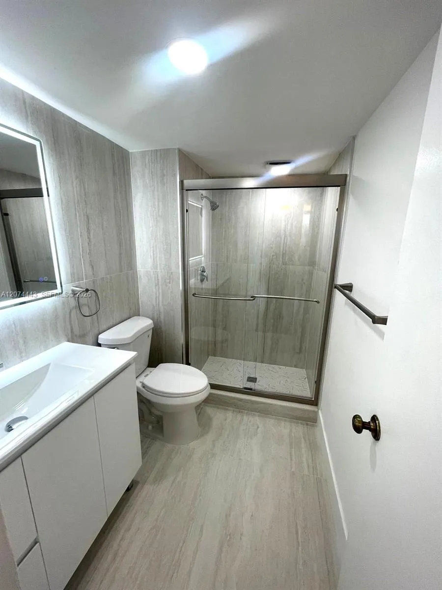 2450 NE 135th St #209 North Miami, FL 33181
