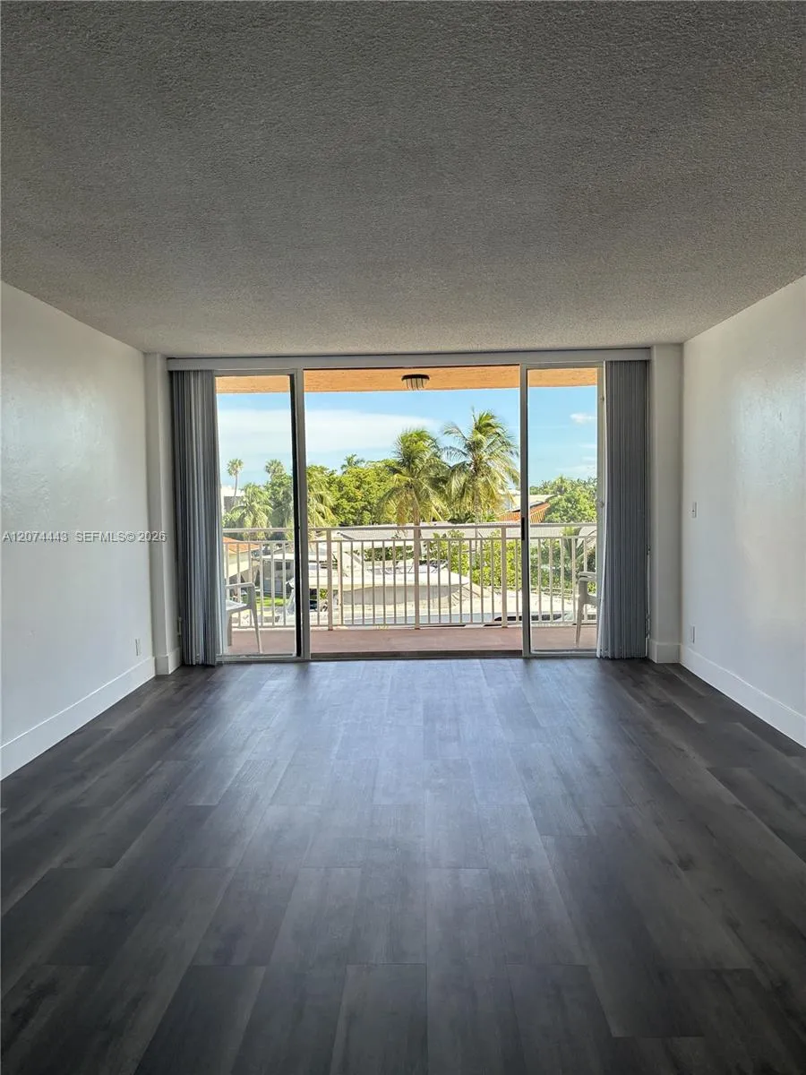 2450 NE 135th St #209 North Miami, FL 33181