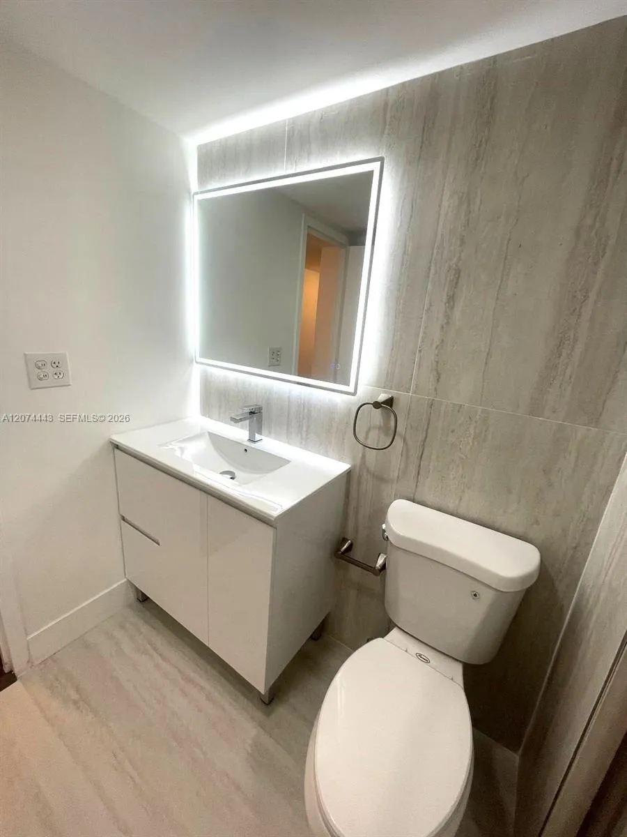2450 NE 135th St #209 North Miami, FL 33181