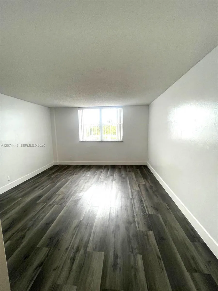 2450 NE 135th St #209 North Miami, FL 33181
