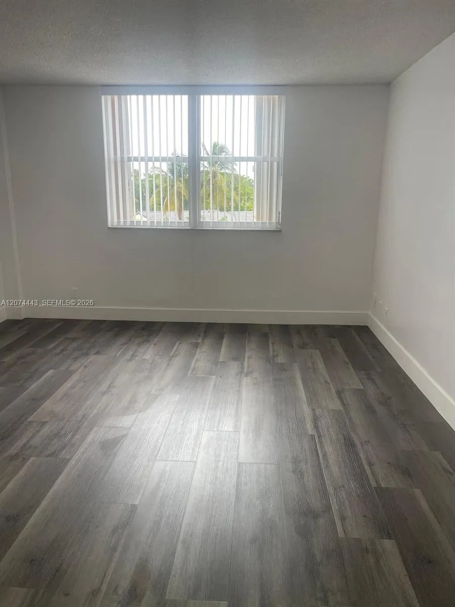 2450 NE 135th St #209 North Miami, FL 33181