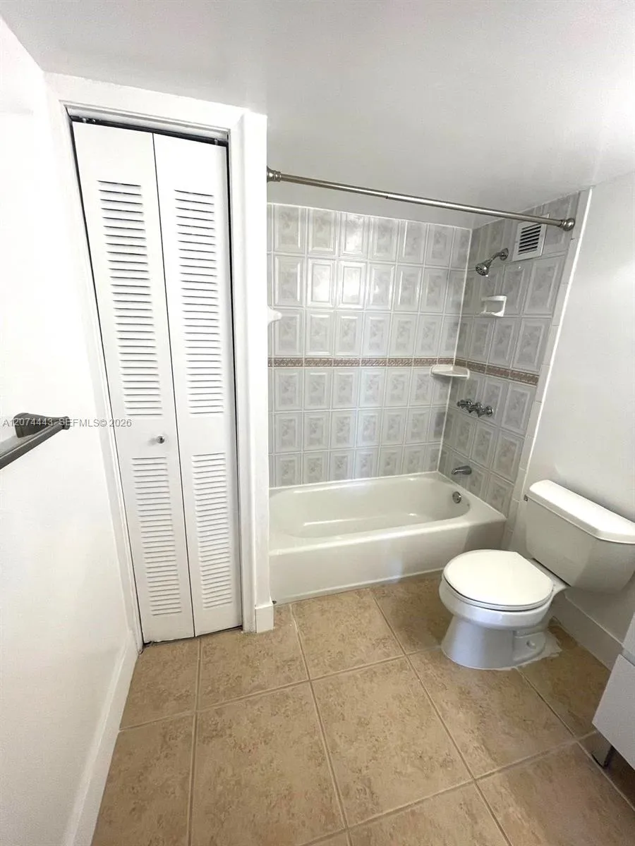 2450 NE 135th St #209 North Miami, FL 33181