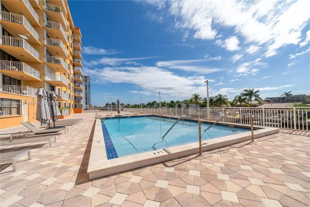 2450 NE 135th St #209 North Miami, FL 33181